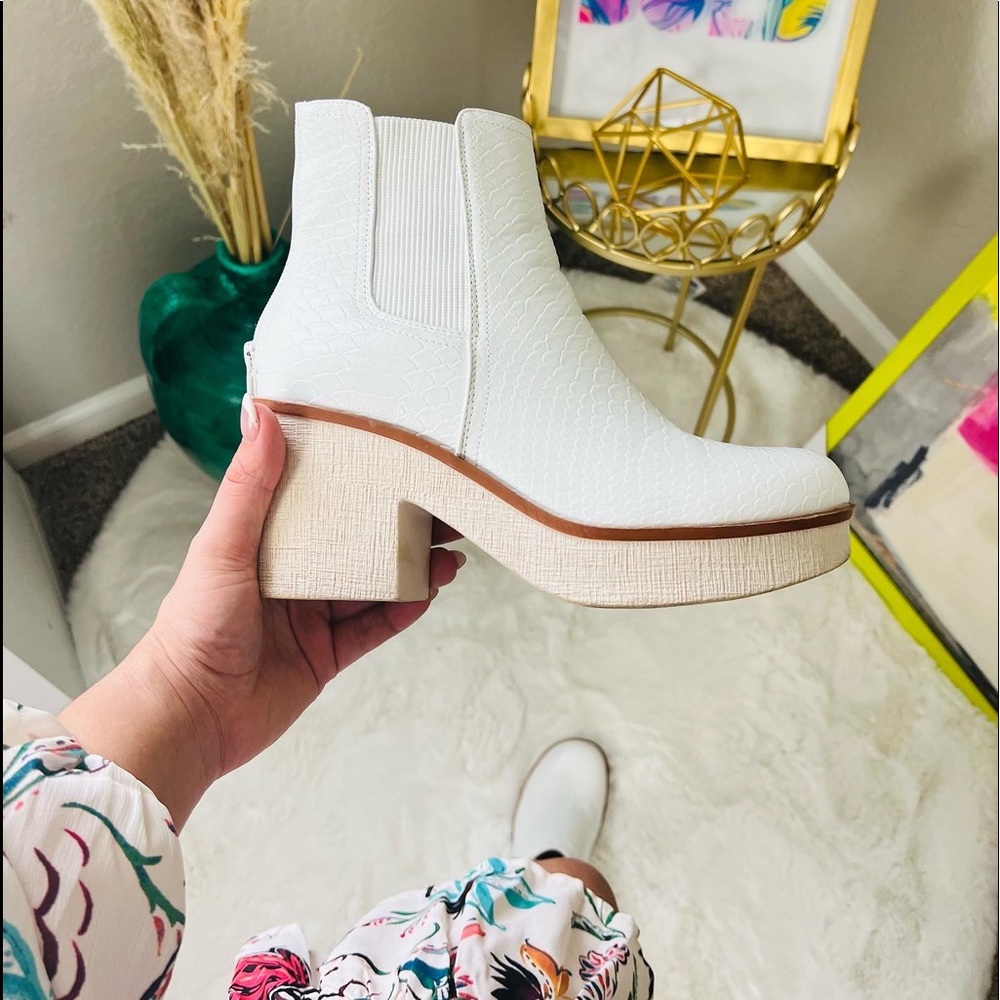 White skin Bootie plataform